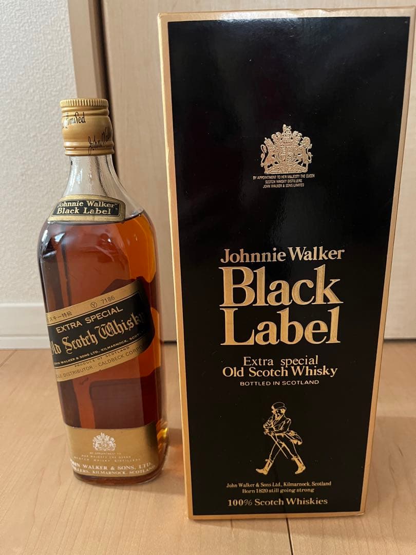 【希少】ジョニーウォーカー ブラックラベル 金キャップ 白紋章 特級　化粧箱付