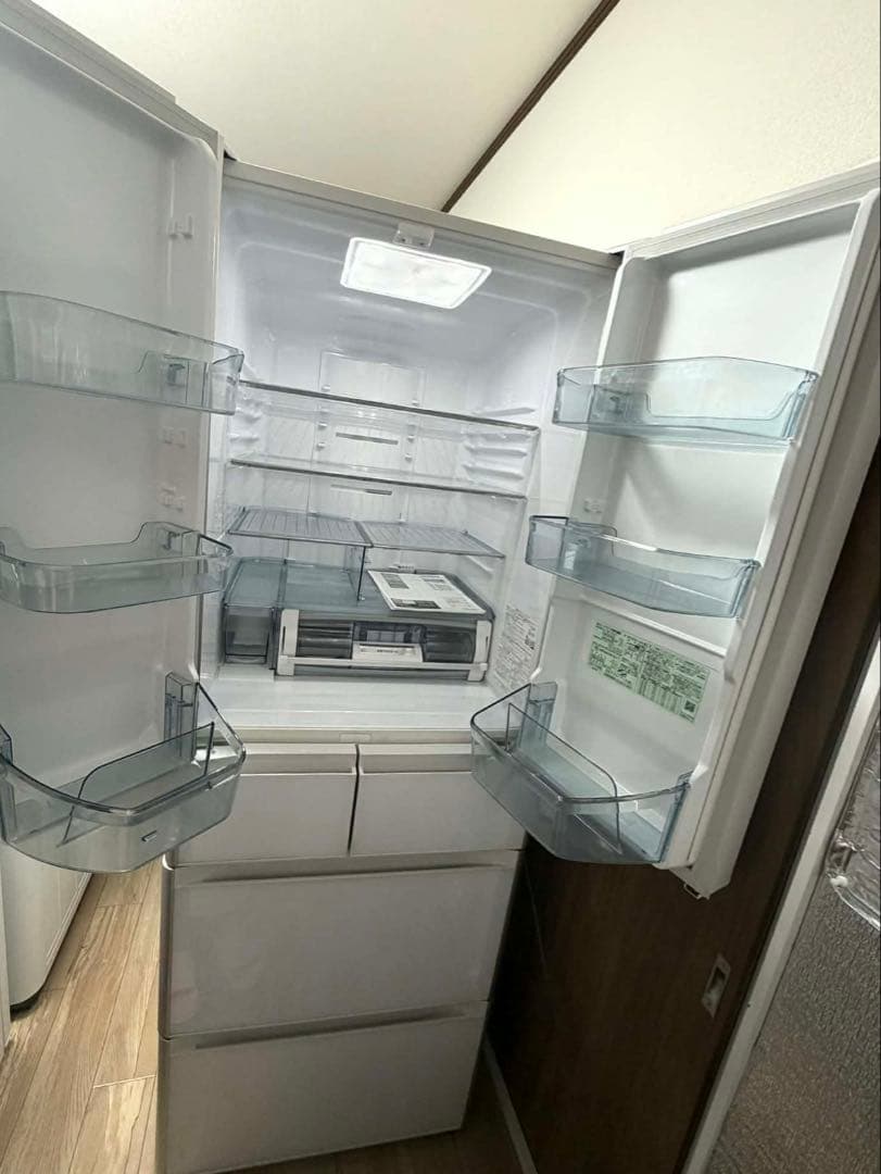 日立 大型冷蔵庫 ホワイト送料込みです。