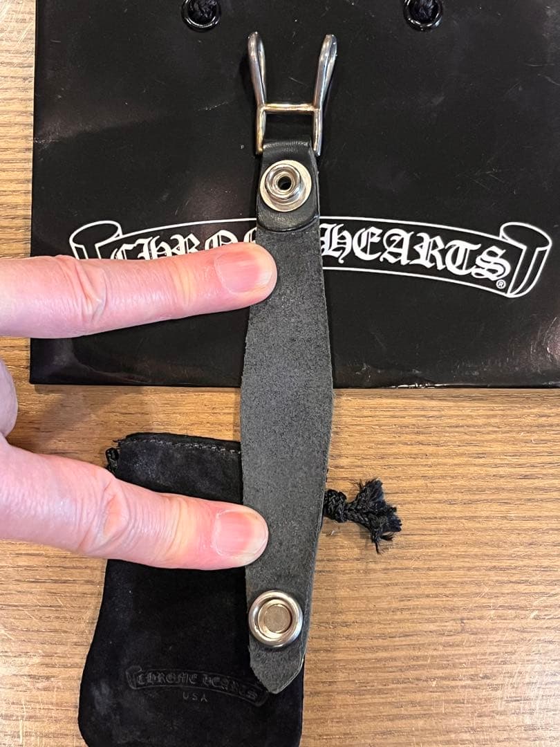 クロムハーツ　ベルトループ　クロス釦