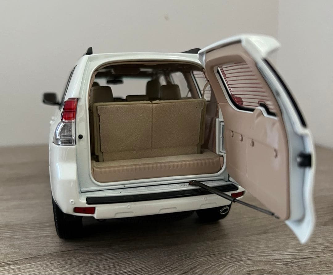 LAND CRUISER PRADOランドクルーザー プラド 1/18