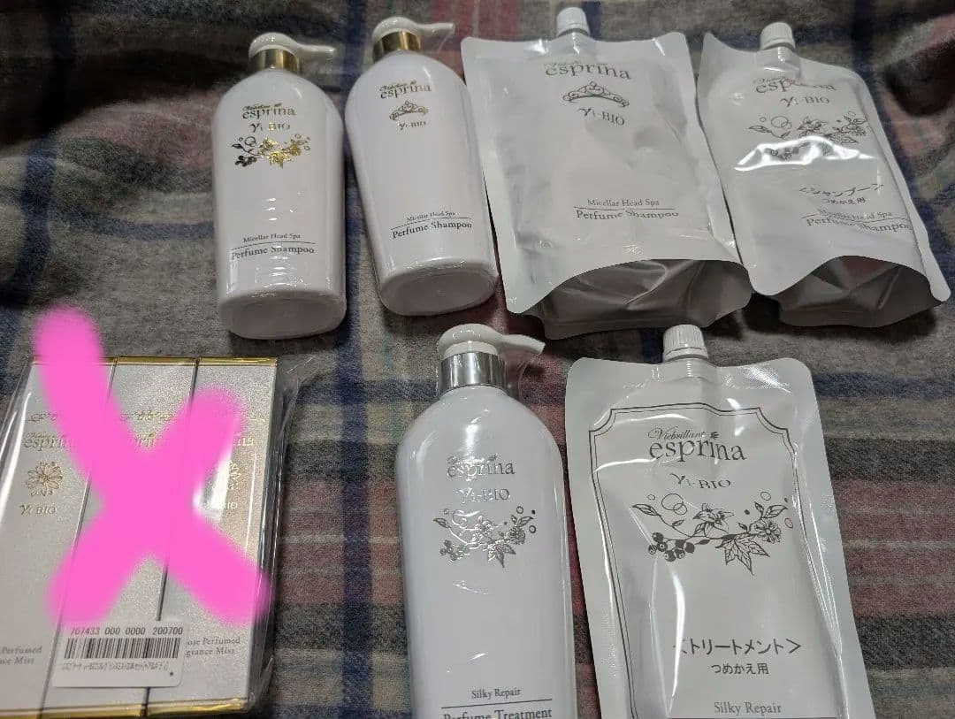 エスプリーナシャンプーとトリートメントのみです。