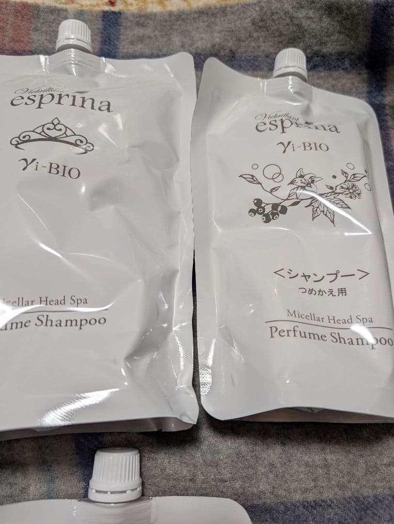 エスプリーナシャンプーとトリートメントのみです。