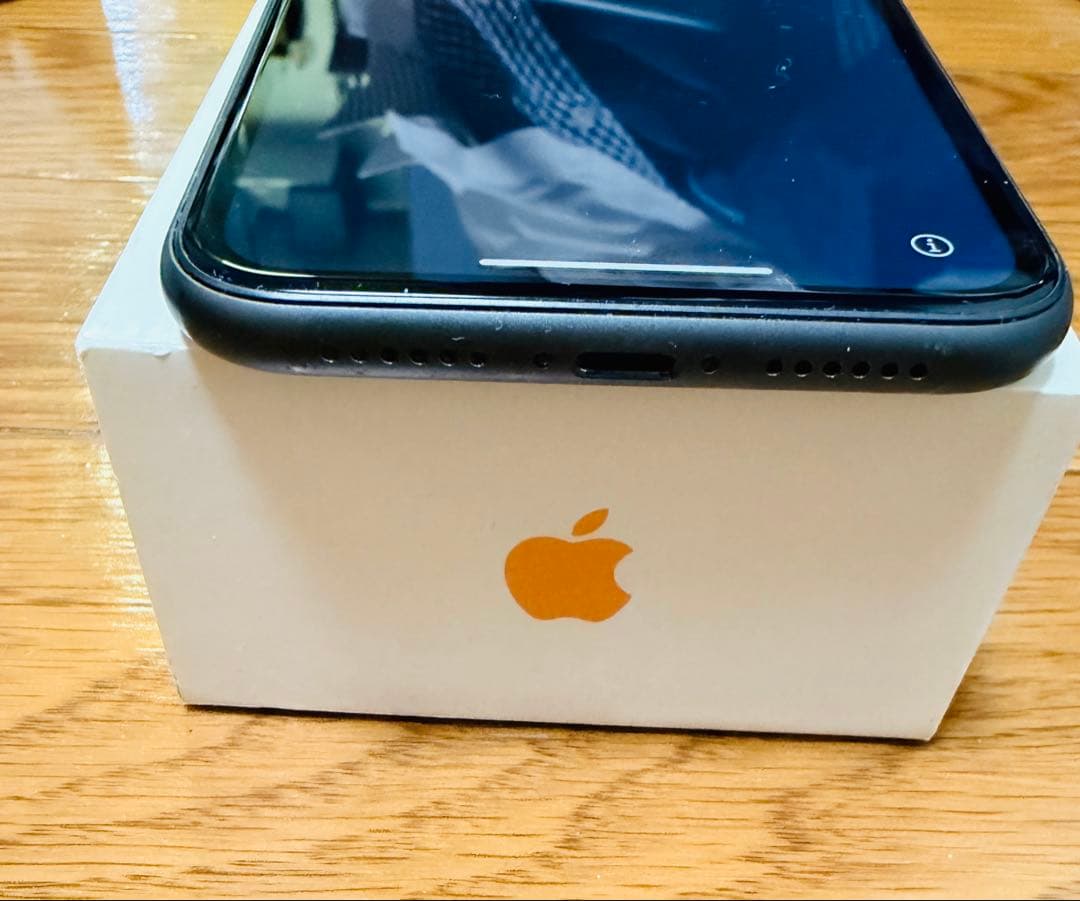 【美品】Apple iPhone 11 スペースグレー本体