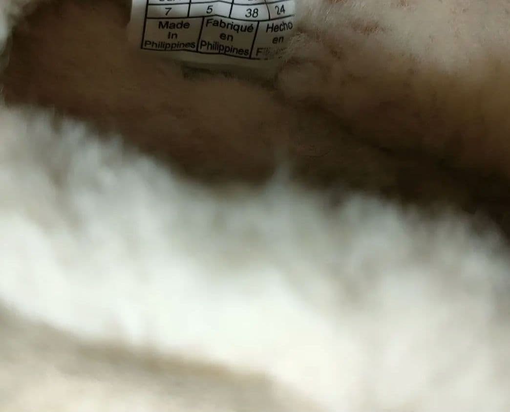 美品　新品同様　UGG ダコタ　ベージュ　24cm　箱あり