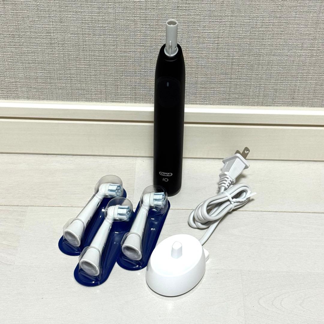 【美品】Oral-B iO2s 電動歯ブラシ本体 替えブラシ3本 充電器付き