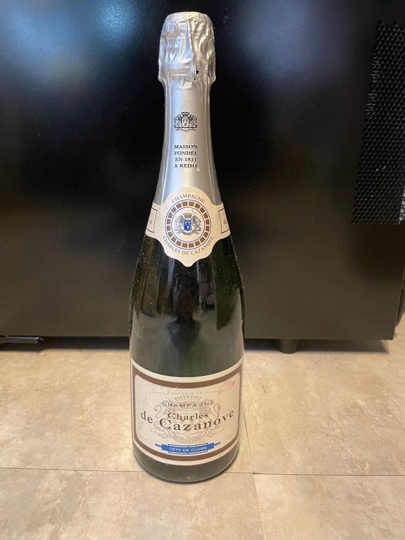 シャルル・ド・カザノーヴシャンパン 750ml