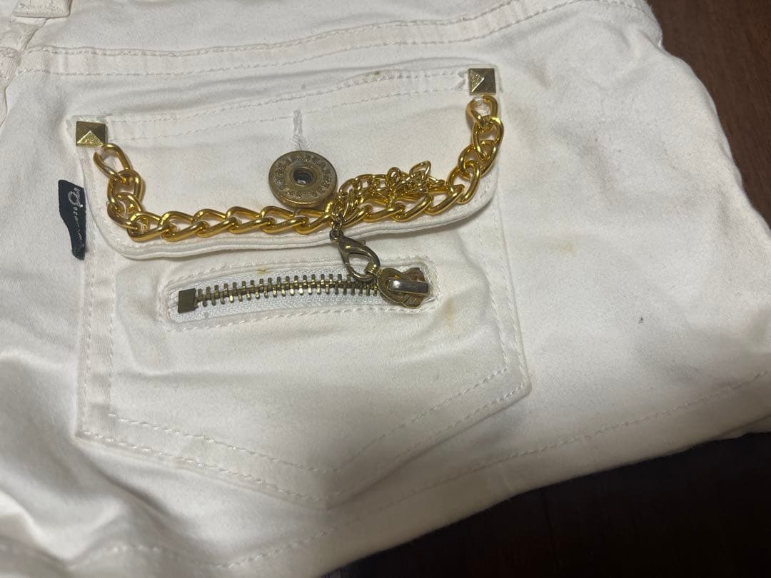 d.i.a. ショートパンツ ホワイト ゴールドチェーン装飾