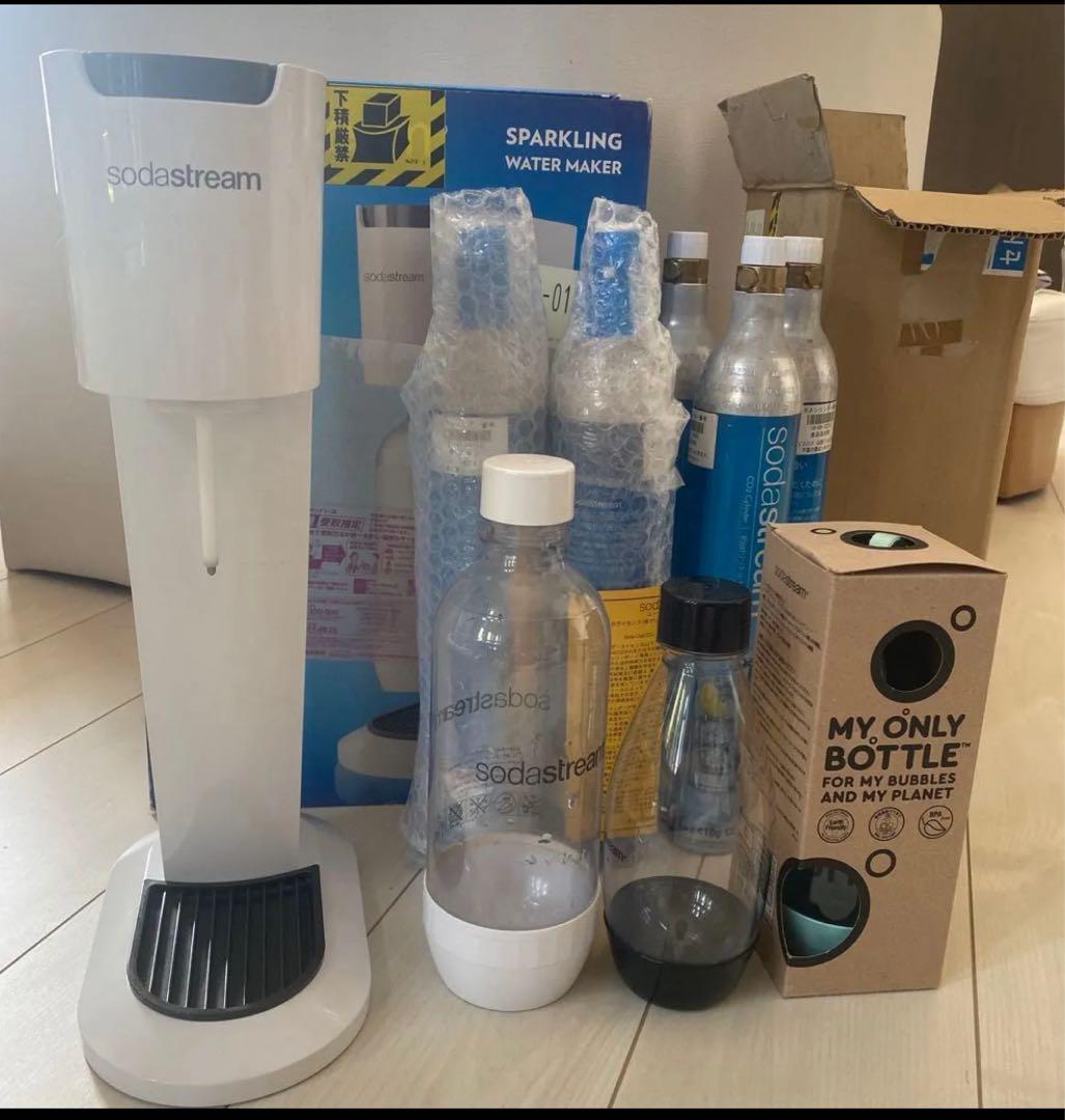 値引き！ソーダストリーム　本体　ボトル3本　ガスシリンダー2本　空シリンダー3本