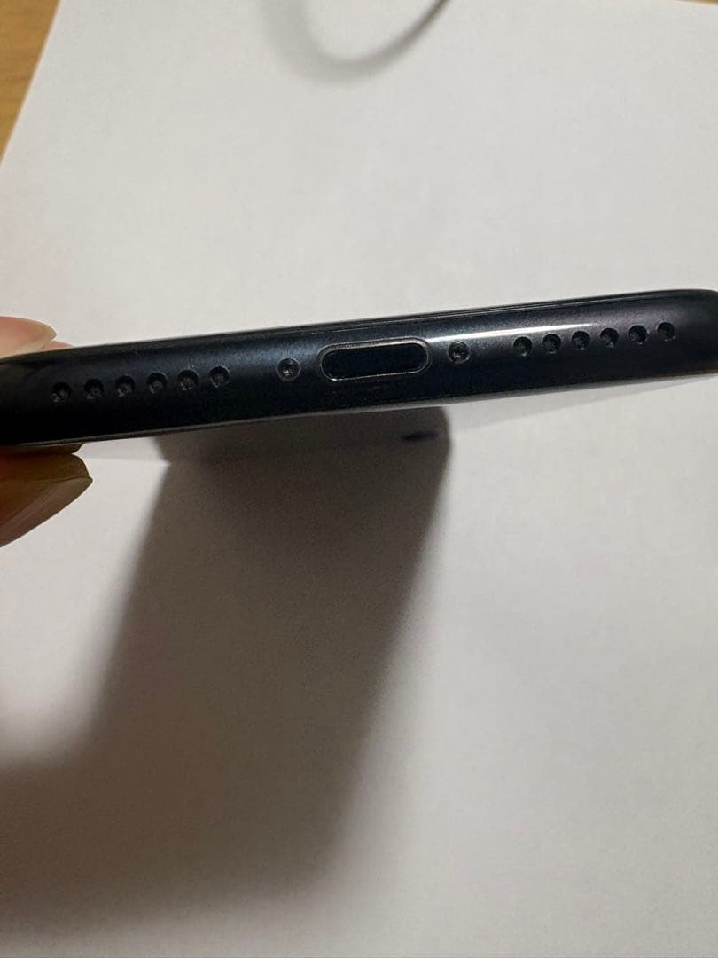 【美品】iPhoneSE（第二世代）ブラック 128GB SIMフリー