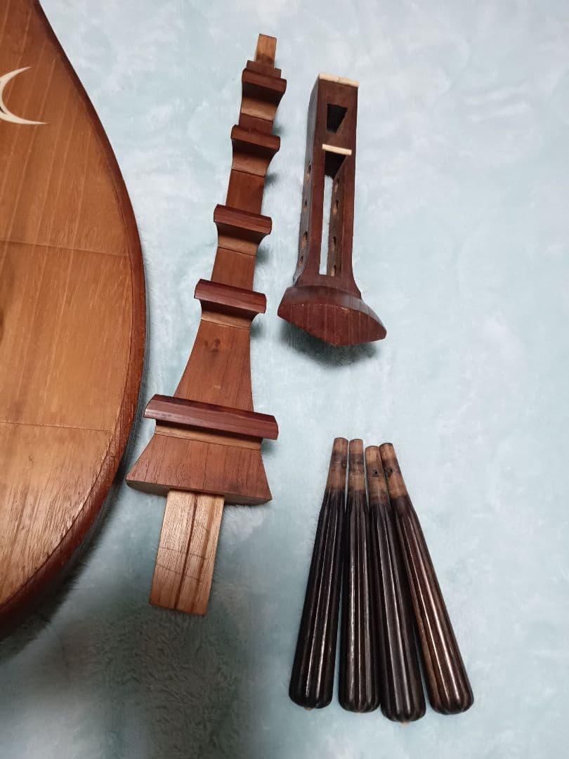 価格ご相談ください。薩摩琵琶　筑前琵琶　和楽器です。弦は新品　分解可能