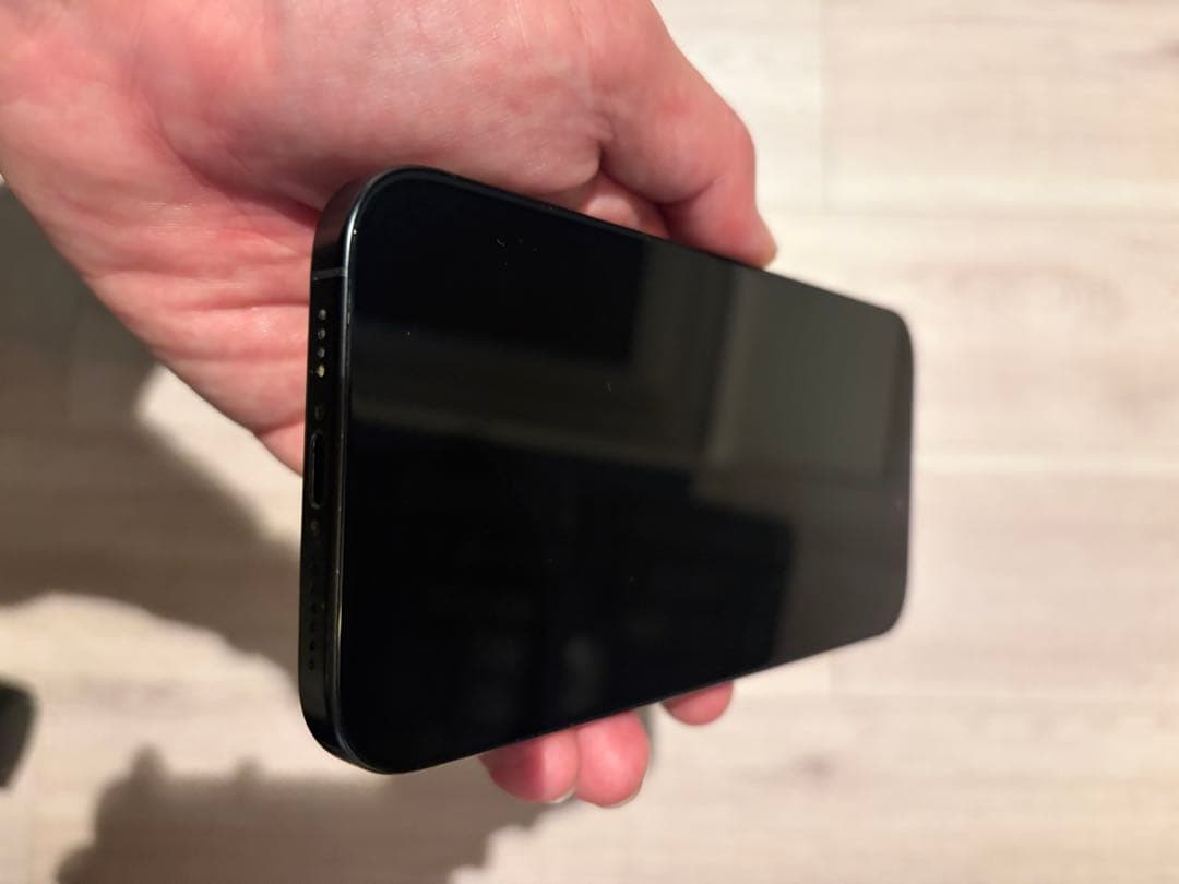 Apple iPhone 16 Pro Maxブラックチタニウム　256GB