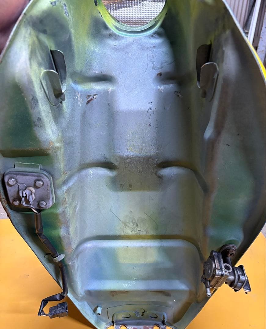 ゼファー400 外装　タンク　サイドカバー