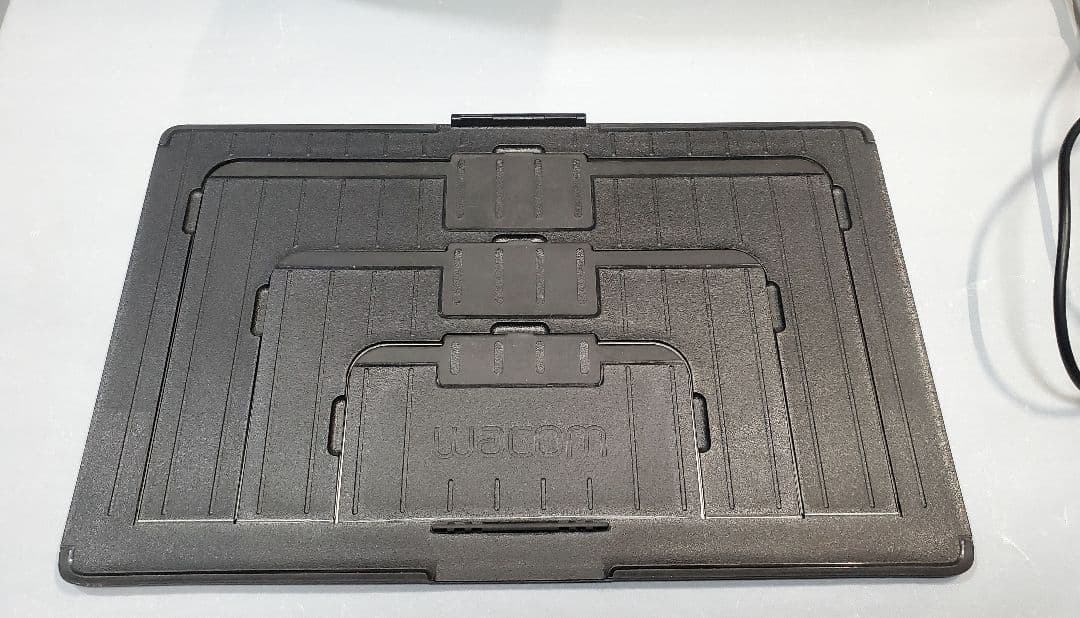 ワコム液タブ 13.3フルHD液晶 Cintiq13HD DTK-1301/K0