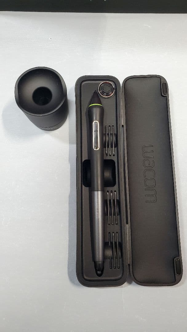 ワコム液タブ 13.3フルHD液晶 Cintiq13HD DTK-1301/K0