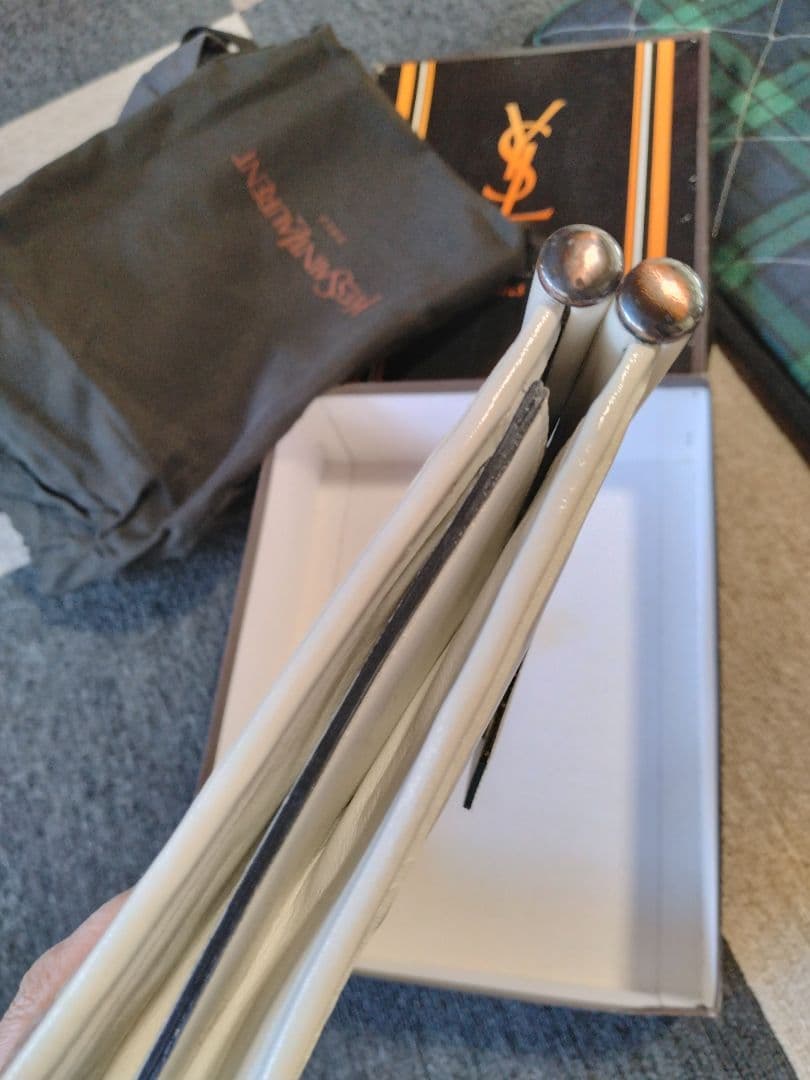 Yves Saint Laurent ホワイト クラッチバッグ