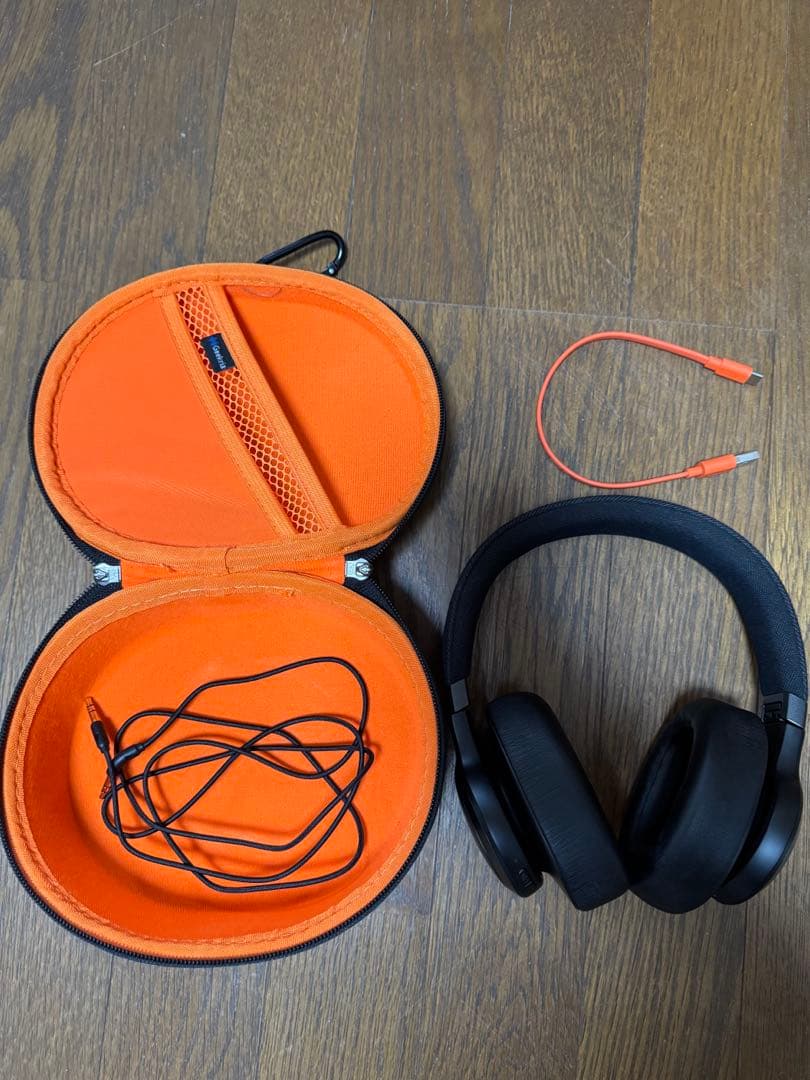 《ttt》JBL LIVE 770NC ヘッドホンgeekriaケース付き