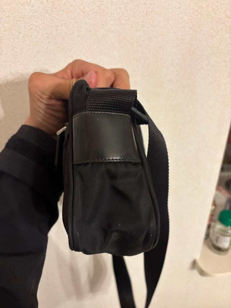 PRADA ブラックショルダーバッグ
