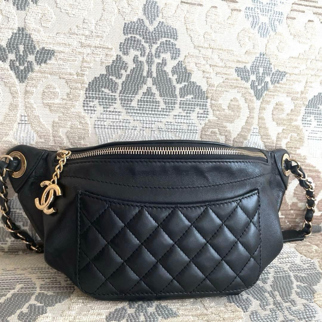 CHANEL ブラック キルティング ボディバッグ