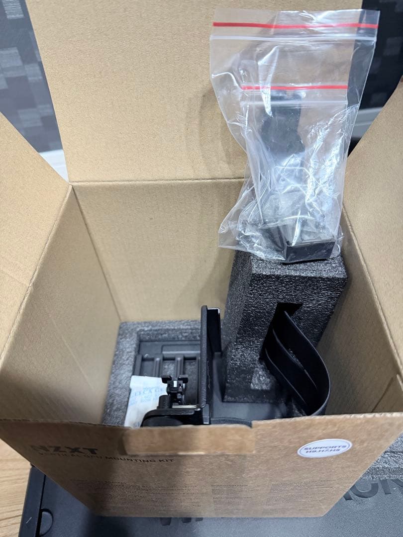 nzxt gpuホルダー