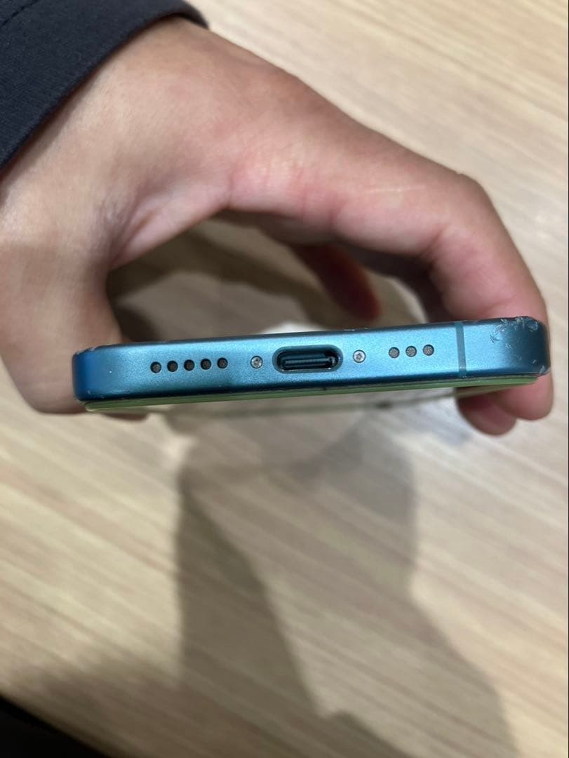 Apple iPhone 16訳あり 背面ひび割れ、バッテリー不良