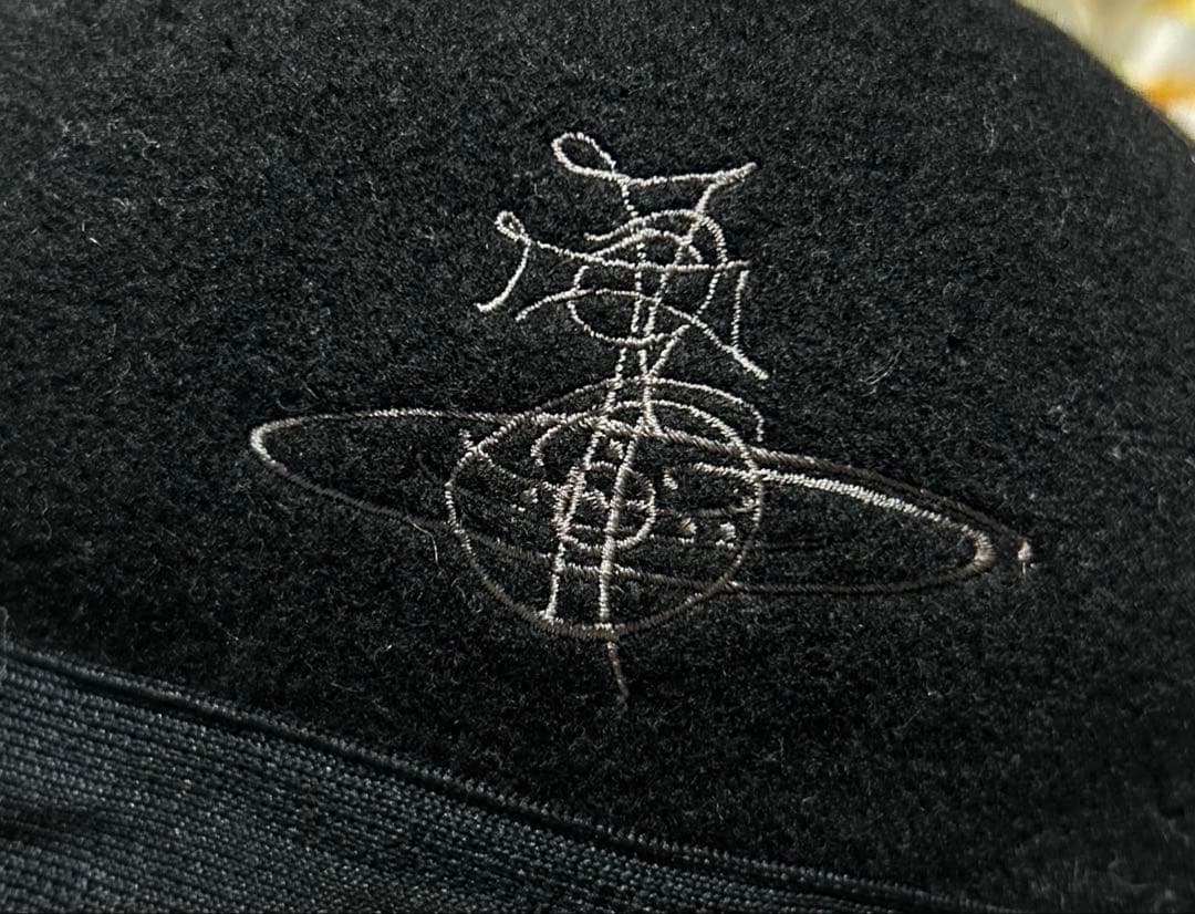 ヴィヴィアンウエストウッドvivienne⭐︎廃盤手描き風オーブベレー帽黒未使用