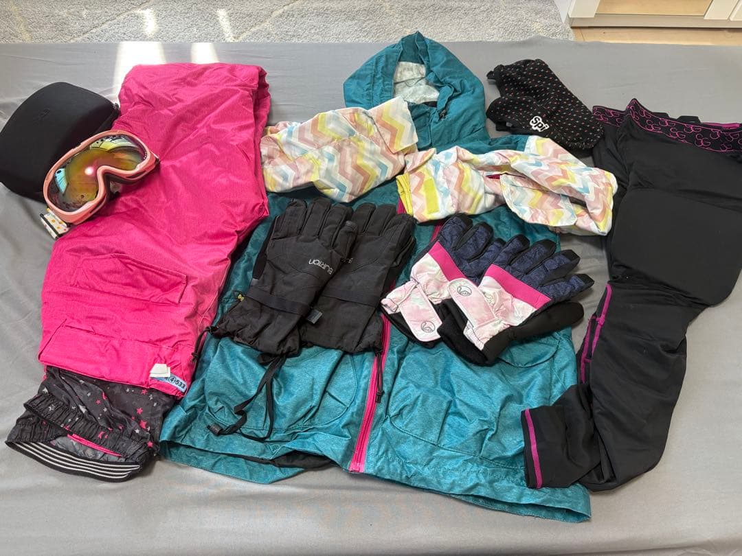 スノーボードウェア、ゴーグル、手袋、インナーセット（女性用）