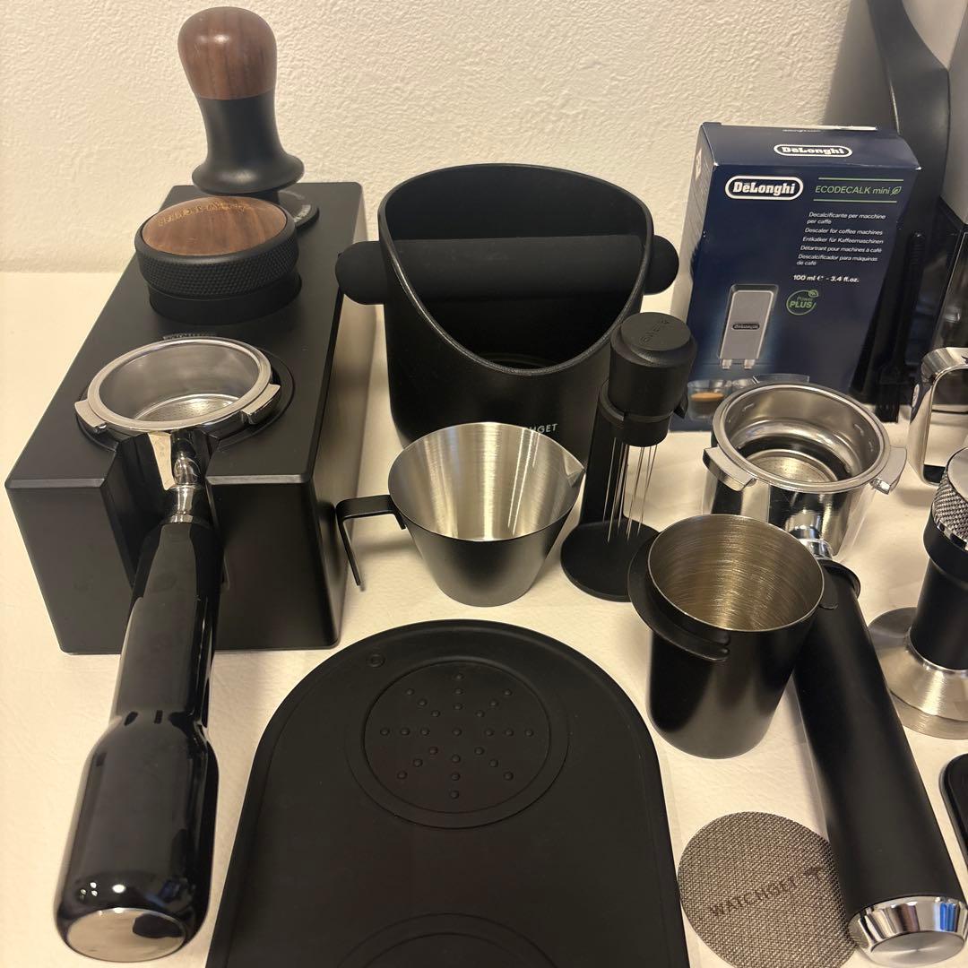 デロンギ　デディカ アルテ エスプレッソ・カプチーノメーカー EC885J