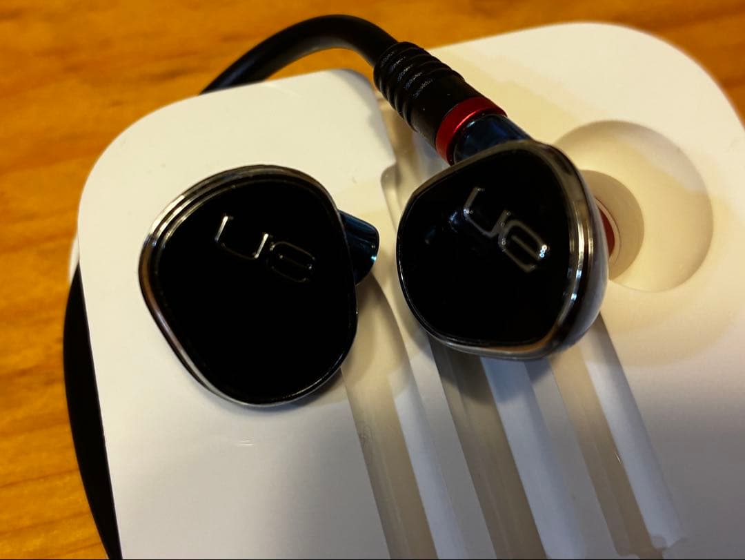 【超美品】UE 900s/ノイズアイソレーティングイヤフォン