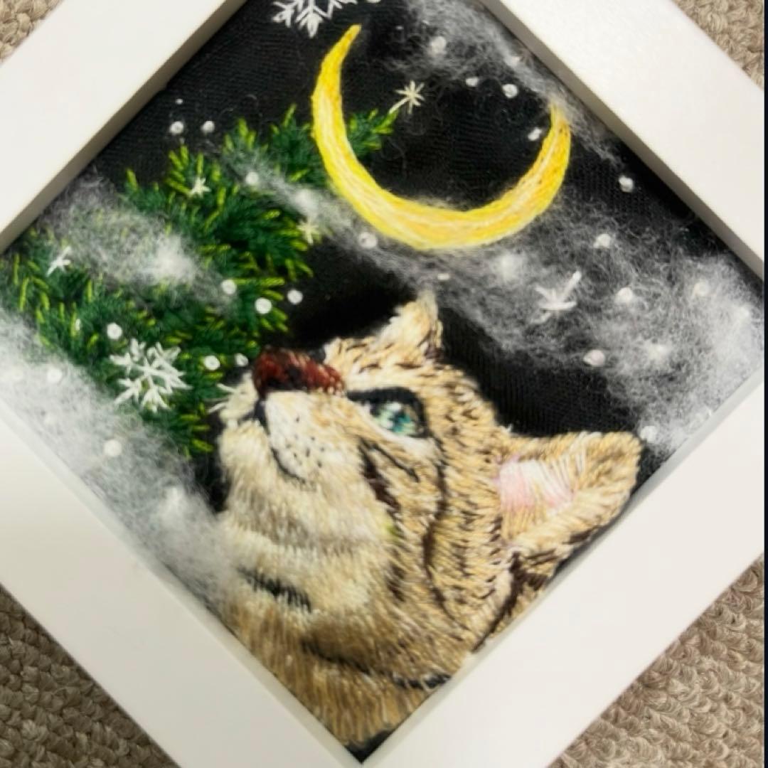 タ*ー様 ハンドメイド刺繍フレーム　三日月の夜とキジトラ