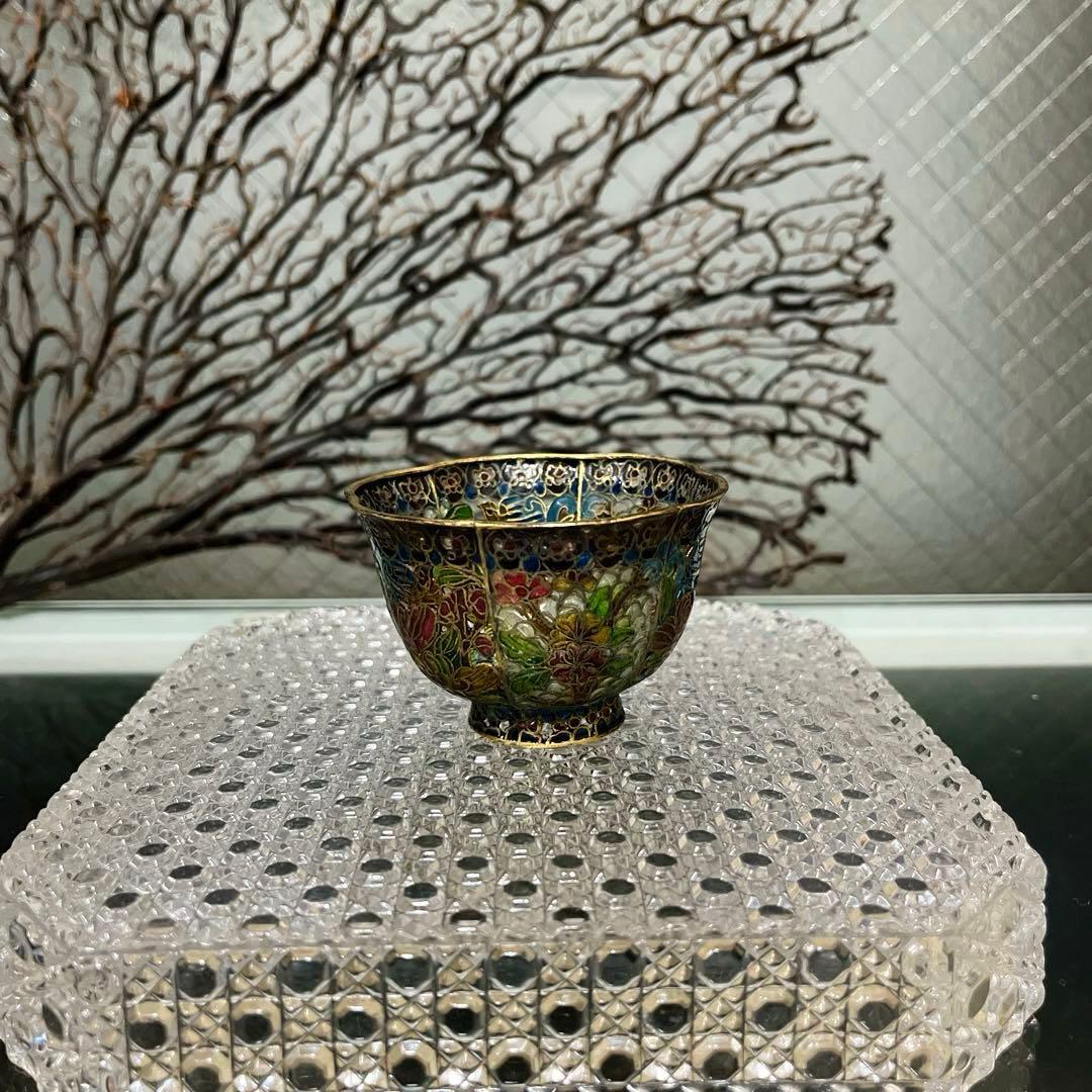 骨董　ガラス七宝　透胎七宝　省胎七宝　透かし技法　彩色花綴り　輪花フチ　盃