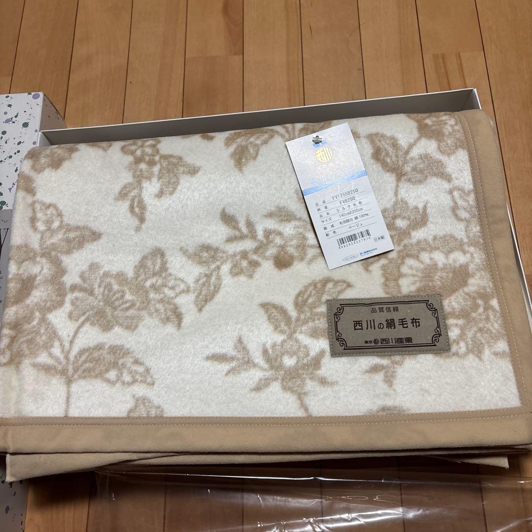 未使用東京西川絹100%シックな花柄の絹毛布、日本製