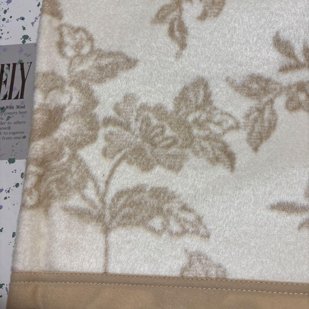未使用東京西川絹100%シックな花柄の絹毛布、日本製