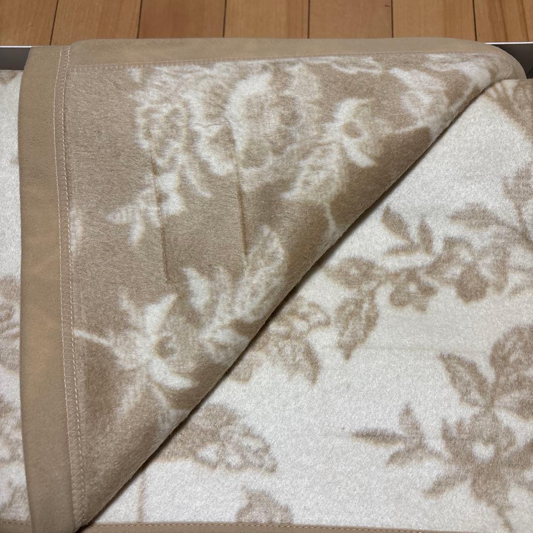 未使用東京西川絹100%シックな花柄の絹毛布、日本製