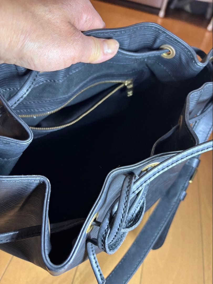 ルイヴィトン　エピ　黒 レザー バケットバッグ　ショルダーバッグ　バケツ型