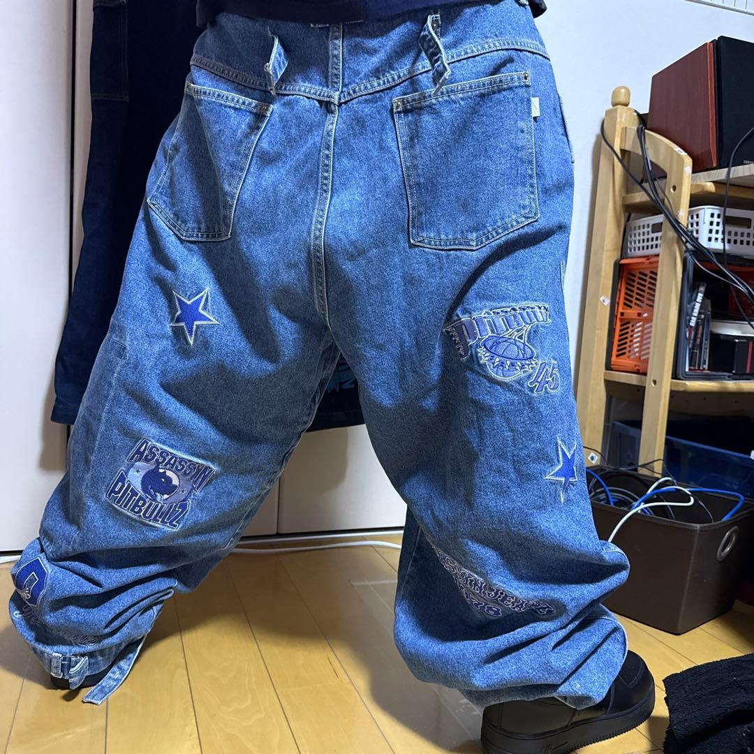 刺繍入りルーズフィットデニムパンツ