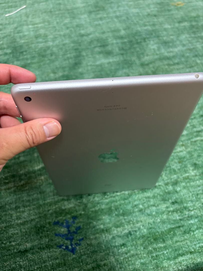 【本物】Apple iPad (第9世代) 64GB アップル　付属品あり