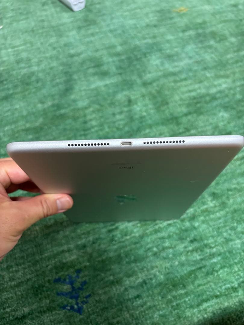 【本物】Apple iPad (第9世代) 64GB アップル　付属品あり