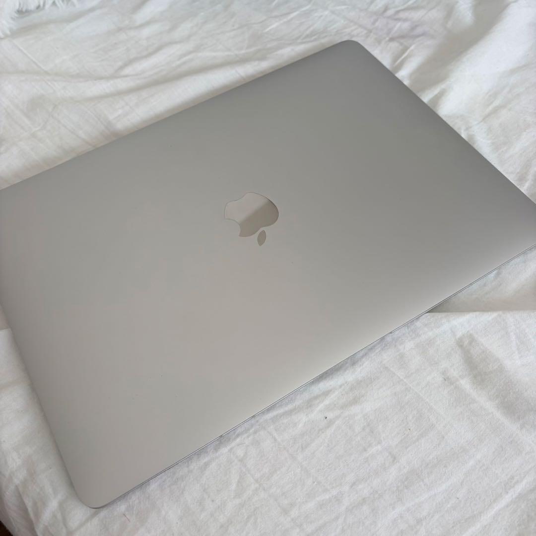 ケース付き Macbook M1チップ 8GB/256GB BT最大容量86％