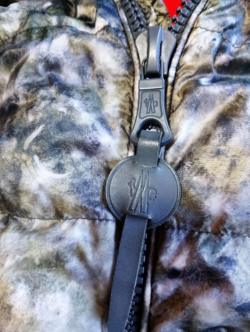 MONCLER カモフラージュ ダウンベスト
