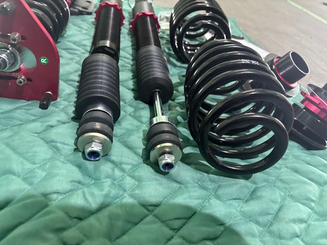 30系 プリウス フロントピロアッパー車高調 ZVW30 ZVW35