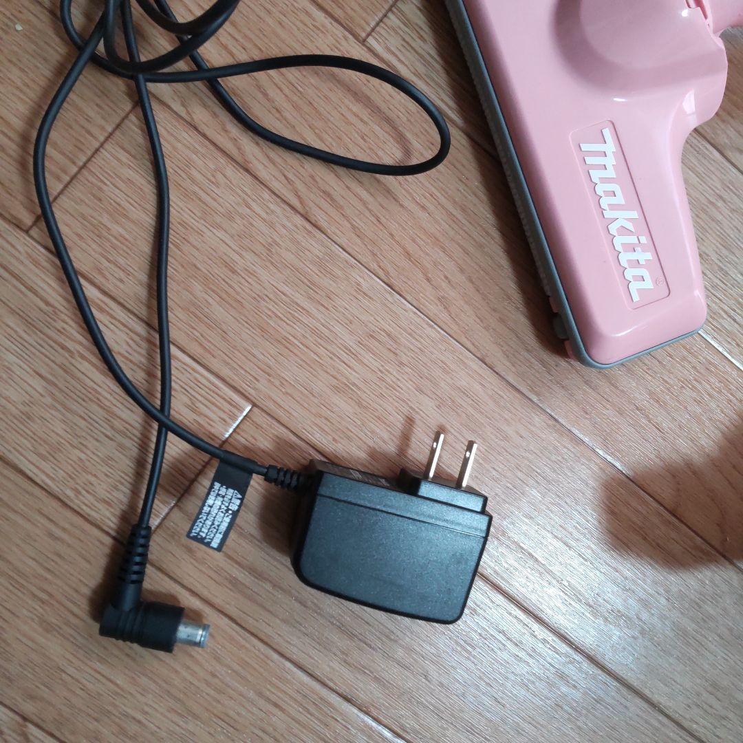 美品。Makita スティッククリーナー 充電器付き。