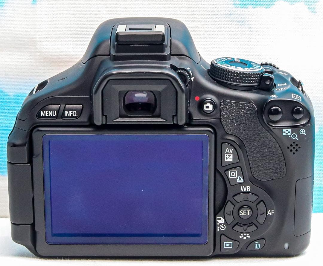 Canon キャノン Kiss X5⭐️スマホに送れる⭐️自撮りラクラク一眼レフ