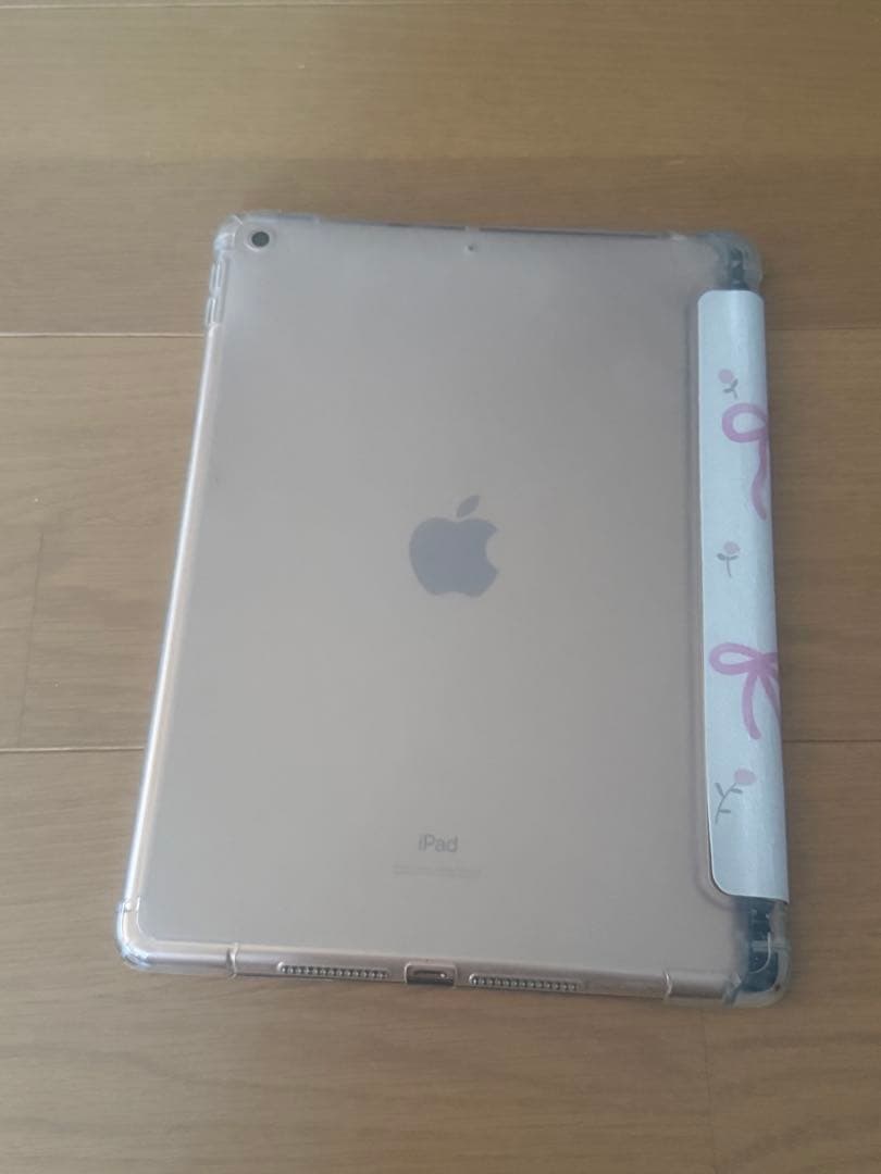 iPad (第8世代) リボン柄ケース付き　ジャンク