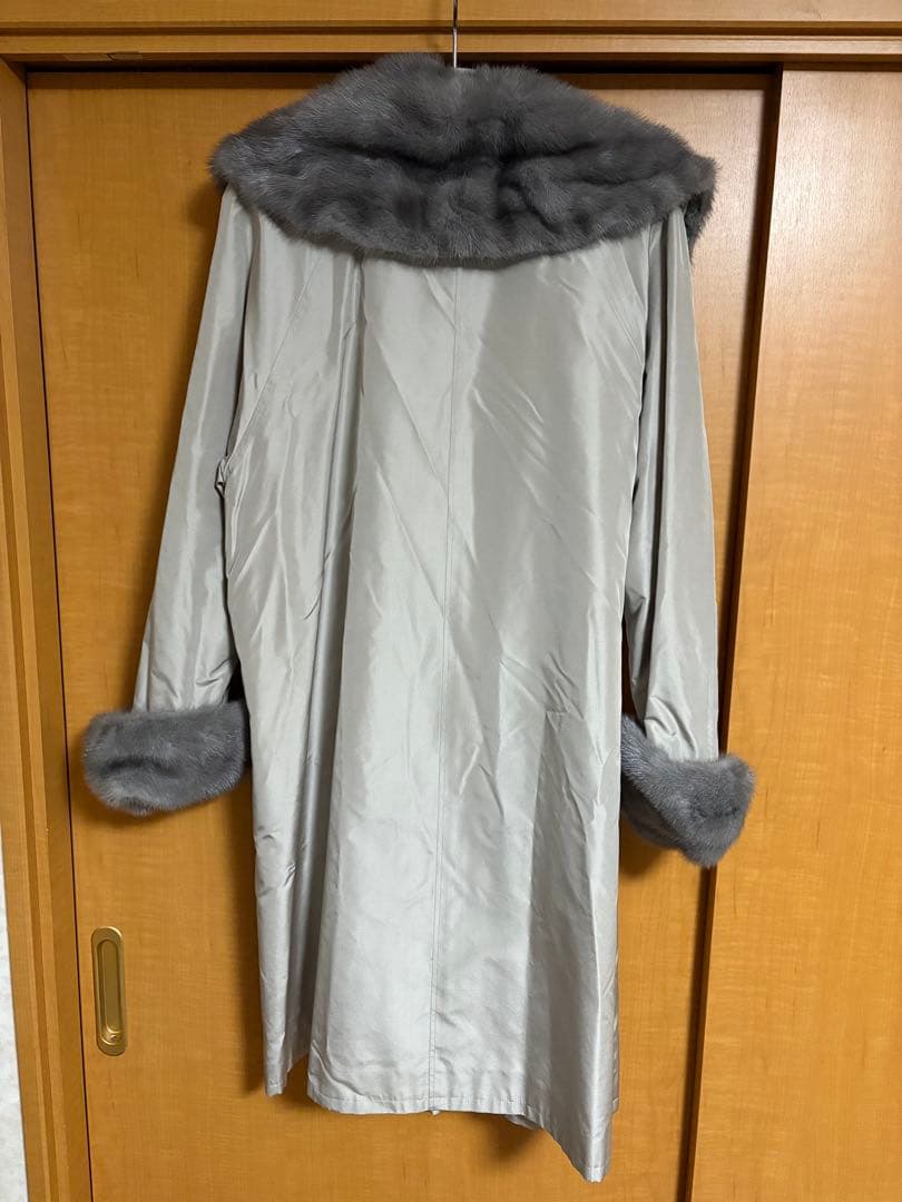 エンバミンクコート　シルク　訳あり（ライナー無）　ミンク取り外し可　グレー