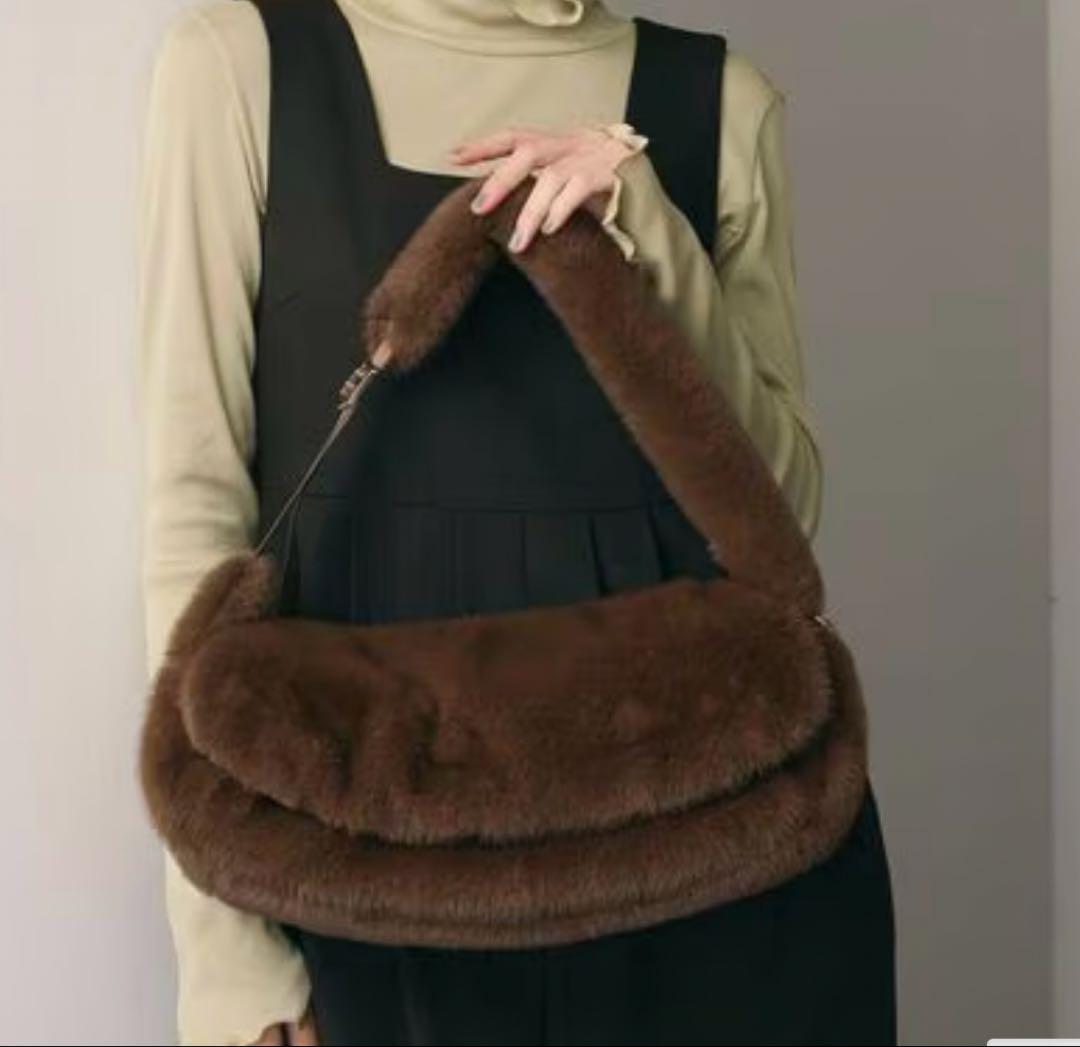 本日限定値下げ‼️別注〈NOMADIS＞LUCK フェイクファー ショルダーバッグ