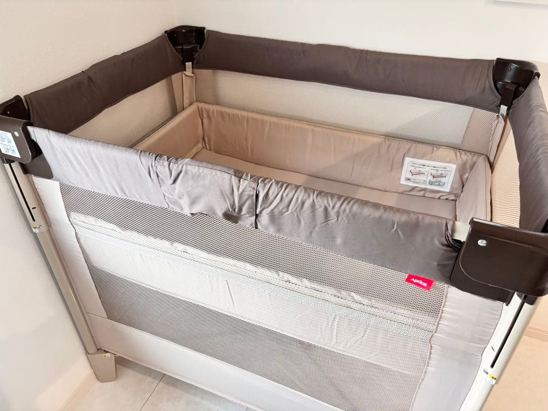 アップリカ ココネルエアー 折りたたみ式 ベビーベッド ベージュコンパクト