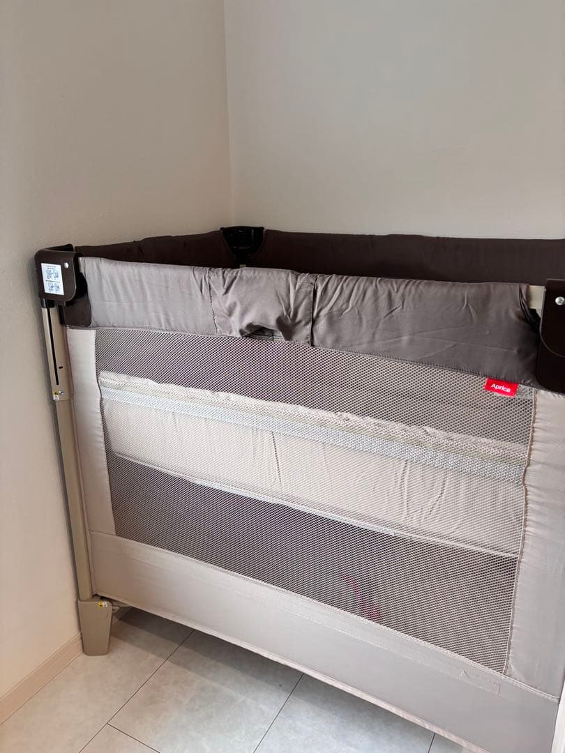 アップリカ ココネルエアー 折りたたみ式 ベビーベッド ベージュコンパクト