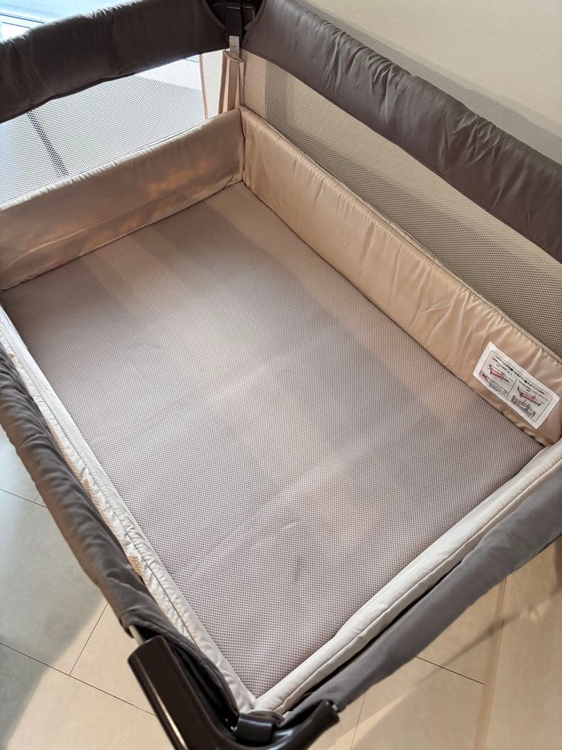 アップリカ ココネルエアー 折りたたみ式 ベビーベッド ベージュコンパクト