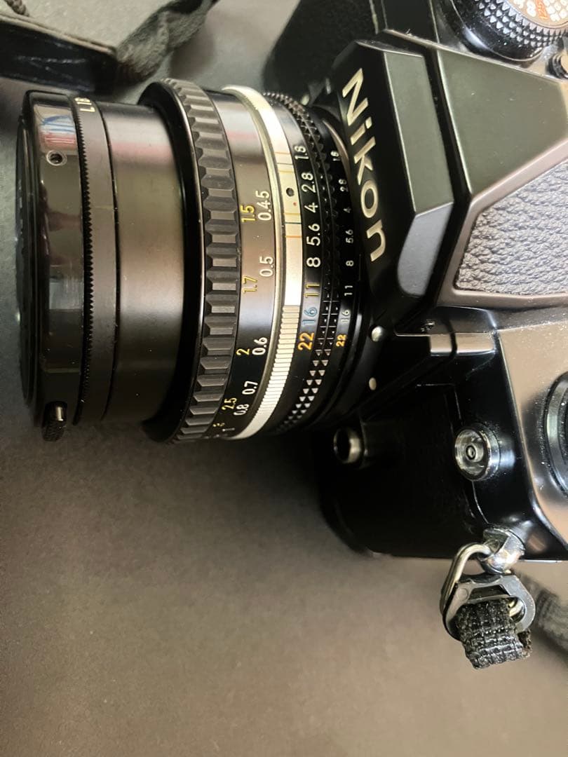 Nikon 一眼レフカメラ、Nikkor 50mm f/1.8レンズ付き