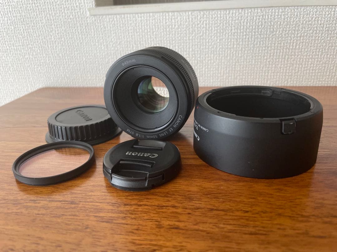 Canon 単焦点レンズ EF50mm F1.8 STMレンズフード付き